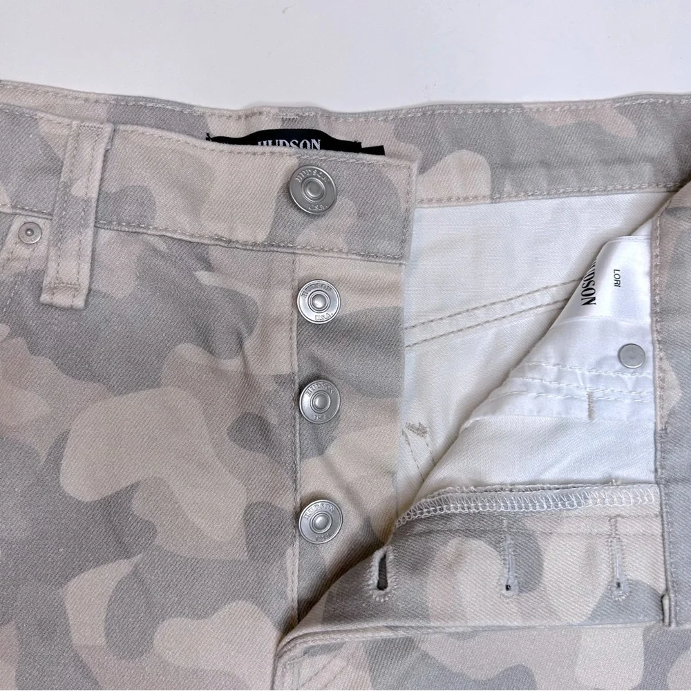 Hudson Jean Shorts Lori High-Rise Camo Raw Edge Hem Size 30 Women’s